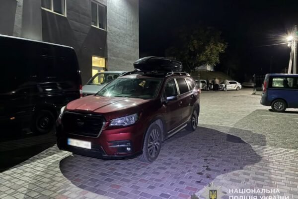 На Львівщині автівка наїхала на півторарічного хлопчика – дитина у лікарні
