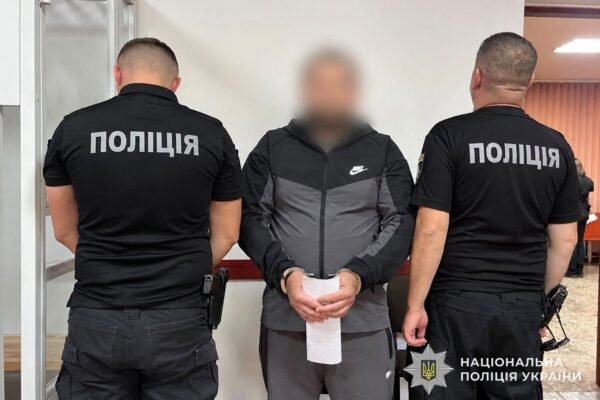 На Закарпатті вітчим розбещував 12-річну падчерку – його затримали