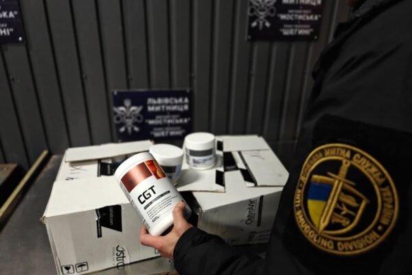 Схема на мільйон: На Львівщині митники викрили спробу ввезти авто і БАДи під виглядом гуманітарки для ЗСУ  