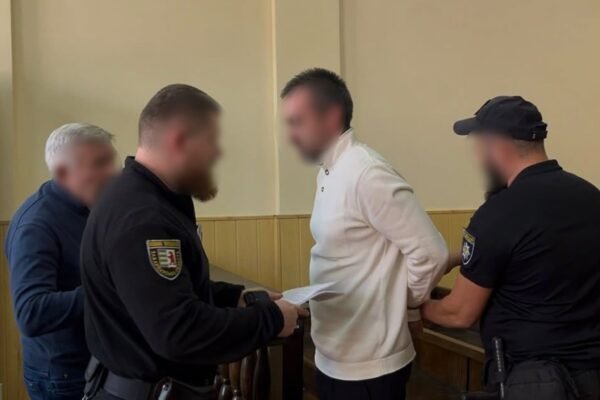 21 удар ножем у голову, обличчя та шию: На Закарпатті вбивцю засудили до довічного ув’язнення