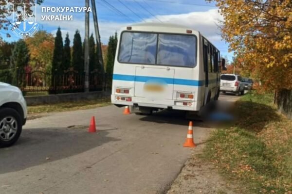 Через смертельний наїзд на 4-річного хлопчика на Прикарпатті водію автобуса загрожує до 8 років тюрми