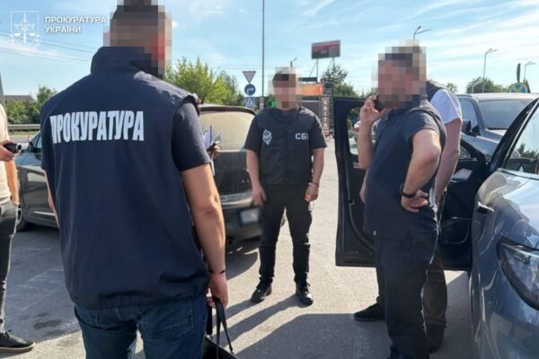 60 доларів «відкату» за кожну розмитнену автівку: На Львівщині судитимуть митника