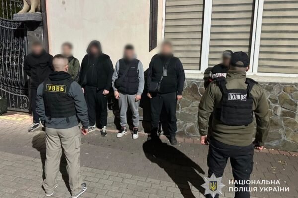 50 тис. дол. за п’ятьох втікачів: На Закарпатті на спробі вивезення чоловіків за кордон затримали переправника