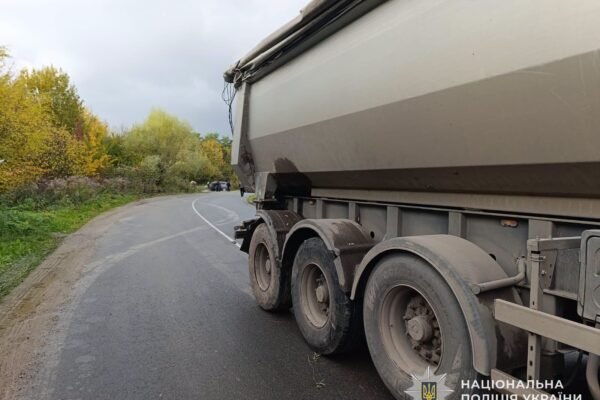 На Львівщині вантажівка збила на смерть 39-річного пішохода