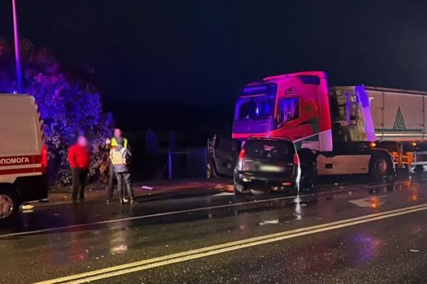 На Львівщині внаслідок зіткнення з вантажівкою загинув 53-річний водій легковика (ФОТО)