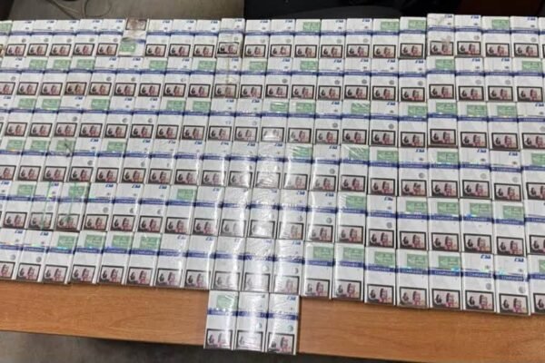 У «Шегинях» на Львівщині з допомогою службового собаки Бостона знайшли 159 пачок сигарет без акцизу