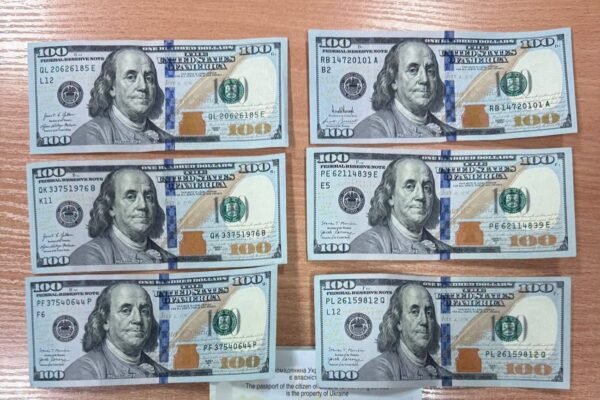 600 дол. за виїзд з України: У пункті пропуску на Львівщині чоловік намагався підкупити прикордонницю