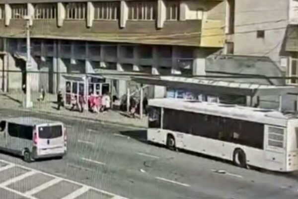 Ворог вдарив по автобусу в центрі Запоріжжя