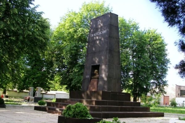 На Одещині приберуть з мавзолею Котовського