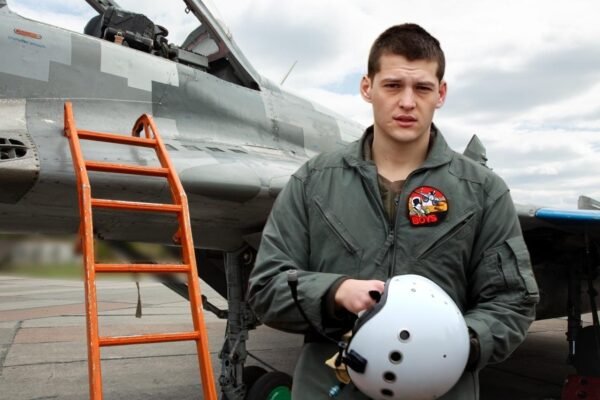 Пілот 40-ї бригади тактичної авіації “Привид Києва” Марат Мамбетов загинув під час виконання бойового завдання