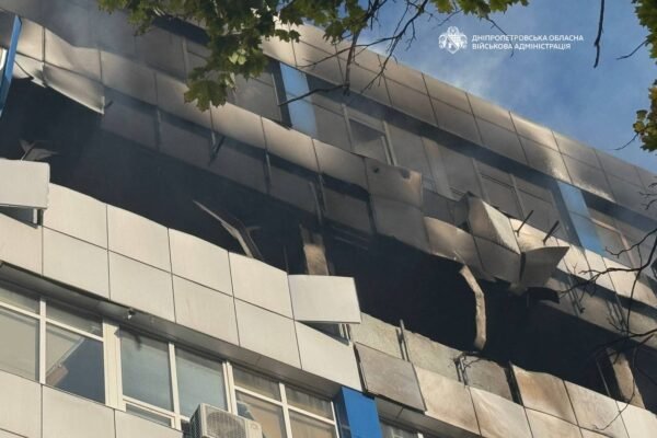 Ворог атакував будівлю Укртелекому у Дніпрі