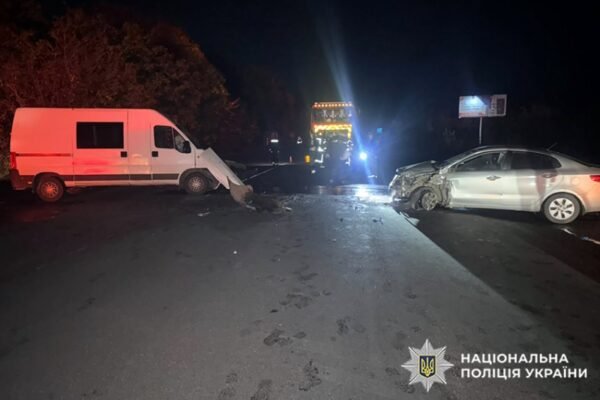 На Хмельниччині зіштовхнулися легковик і бус: 5 поранених і один загиблий