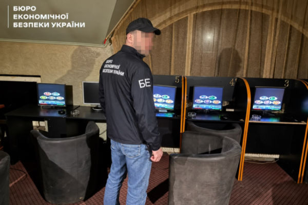 БЕБ викрило на Закарпатті нелегальне казино: Адміністраторку судитимуть, організатору повідомили про підозру