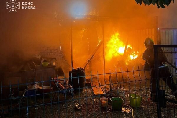 Росіяни завдали удару по приватному сектору Києва