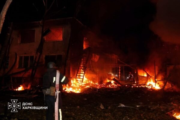 Ворожі “бандеролі” вдарили вночі по Харкову. Є жертви