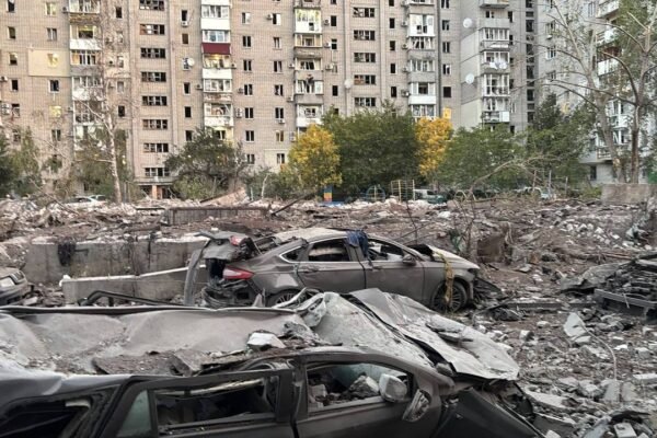 Масована атака на Кременчук: Знищено практично цілий житловий масив, пошкоджене підприємство, є жертви