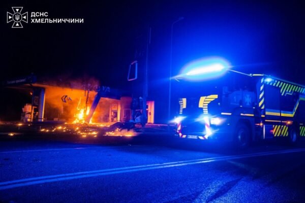 Важка доба для Хмельниччини: Ворог атакував АЗС, логістичний хаб, будинки та підприємство