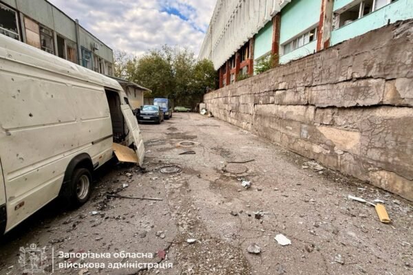 Внаслідок удару по складах у Запоріжі поранено двох людей