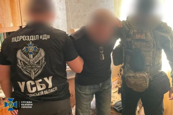 СБУ затримала двох зрадників, засуджених за колабораціонізм під час окупації Херсона