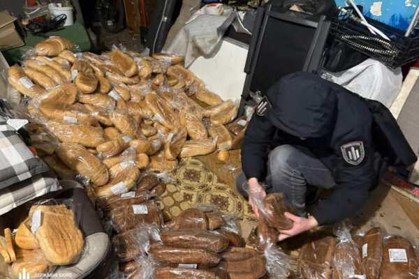ДБР повідомило про підозру посадовцям військової частини, які продавали армійські продукти цивільним у Краматорську